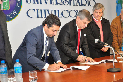 La Municipalidad firmó un Convenio Marco con la Universidad de Lomas de Zamora