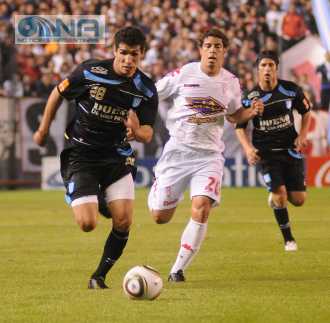 Racing venció a domicilio a Huracán y volvió al triunfo item-thumbnail