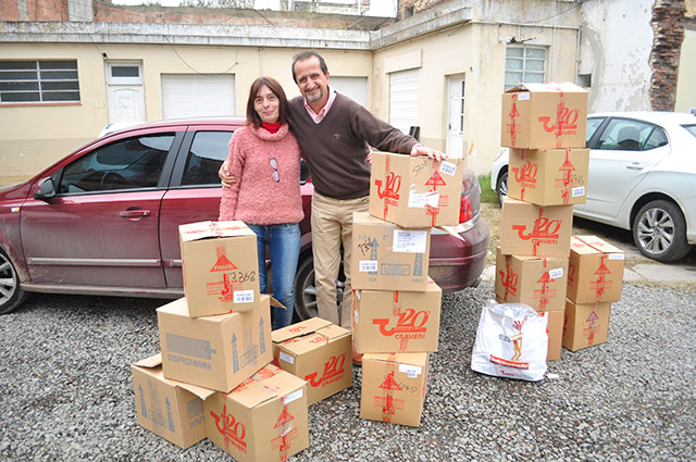 Donación de remedios al Hospital del laboratorio Craveri 