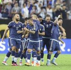 Argentina goleó 4 a 0 a Estados Unidos y jugará su tercera final internacional consecutiva