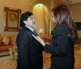 Maradona, «cristinista», dice que canta: «Vamos a volver»