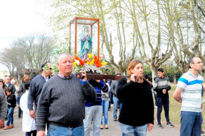 Procesión y misa por la Virgen de los Dolores en Ramón Biaus