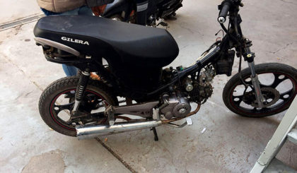 Se recuperan dos motocicletas robadas y varios repuestos, individualizando a un menor