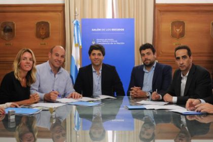 García De Luca firmó convenios de hábitat con municipios de la Provincia