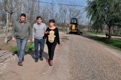 Colocación de escoria y nivelación de calles en el Barrio Los Arces item-thumbnail