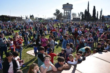 Una multitud acompañó los festejos del Día del Niño en el Polideportivo [Video]