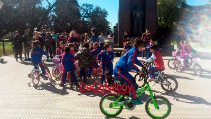 El Jardín de Infantes “Santa Cecilia” organizó una “bicicleteada” para concientizar