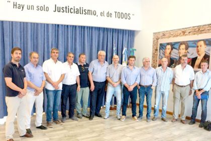 Cónclave de intendentes peronistas en Alberti en rechazo al Pacto Fiscal de Vidal