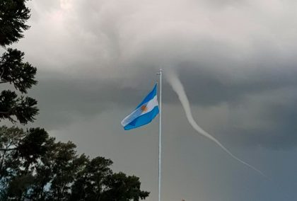 Fenómeno climático: Extrañas nubes en el cielo de Suipacha item-thumbnail