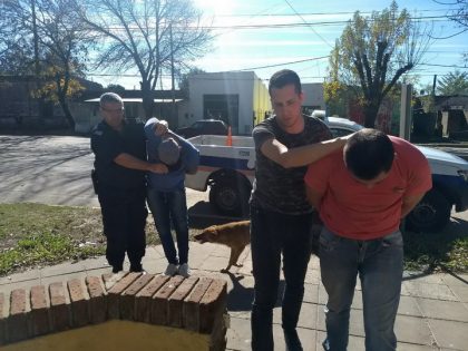 Fueron interceptados y detenidos en la Ruta 5 dos individuos transportando cocaína y otros elementos item-thumbnail