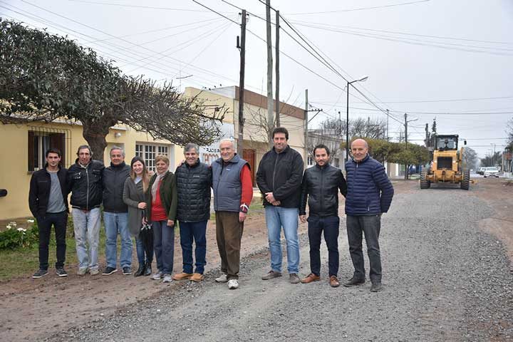 <span style='color:#f000000;font-size:14px;'>POR LOS BARRIOS</span><br>Se procedió a la colocación de escoria en dieciséis cuadras del Barrio “Jorge Newbery” item-thumbnail