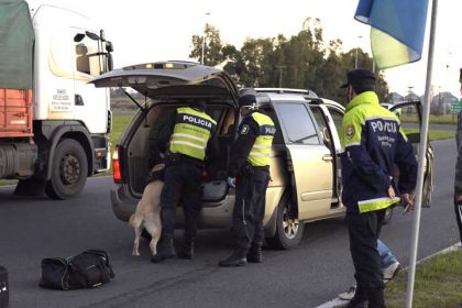 <span style='color:#f000000;font-size:14px;'>POLICIALES</span><br>Fuerte operativo de control policial en Rutas Nacional 5 y Provincial 30 item-thumbnail