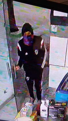 <span style='color:#f000000;font-size:14px;'>POLICIALES</span><br>La Policía identificó al autor de un robo en un kiosco ubicado en la calle Miguel Calderón