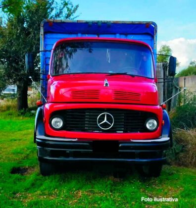 <span style='color:#f000000;font-size:14px;'>POLICIALES</span><br>Personal policial local y de la Provincia de Córdoba lograron el recupero de un camión Mercedes Benz sustraído en Chivilcoy