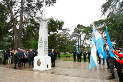 <span style='color:#f000000;font-size:14px;'>LOCALES</span><br>Izamiento de la Bandera Nacional, en el marco de la celebración del 169° aniversario de la fundación de Chivilcoy item-thumbnail