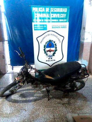 <span style='color:#f000000;font-size:14px;'>POLICIALES</span><br>Dos menores fueron sorprendidos desarmando una motocicleta robada