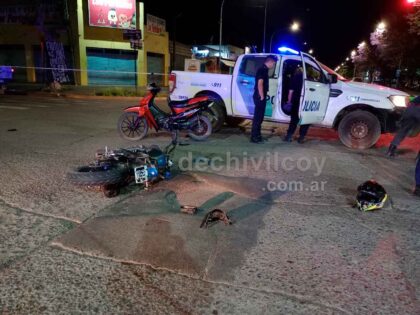 <span style='color:#f000000;font-size:14px;'>LOCALES</span><br>Colisión en Avellaneda y Sarmiento: dos motociclistas trasladados al Hospital Municipal