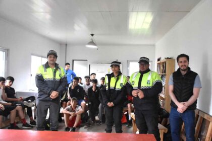 <span style='color:#f000000;font-size:14px;'>LOCALES</span><br>Charla sobre educación vial en el Club Huracán