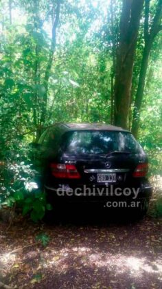 <span style='color:#f000000;font-size:14px;'>POLICIALES</span><br>Encuentran automóvil Mercedes Benz robado, abandonado en el monte de Cúculo tras varios días sin ser retirado