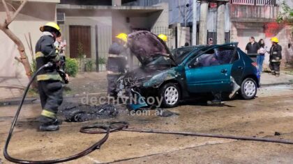 <span style='color:#f000000;font-size:14px;'>LOCALES</span><br>Incendio vehicular en Acceso Raúl Alfonsín