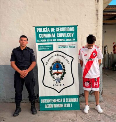 <span style='color:#f000000;font-size:14px;'>POLICIALES</span><br>Detienen a joven acusado de robos en Chivilcoy: su madre también quedó aprehendida tras agredir a policías