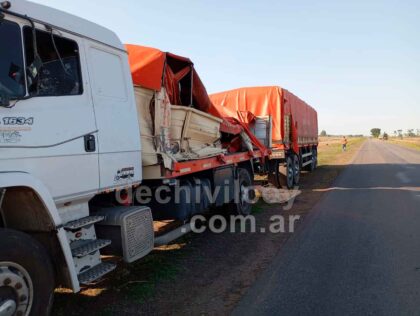 <span style='color:#f000000;font-size:14px;'>LOCALES</span><br>Ruta 51: Accidente entre dos vehículos dejó solo daños materiales; participó un vecino de Chivilcoy