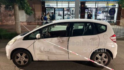 <span style='color:#f000000;font-size:14px;'>LOCALES</span><br>Accidente en Avenida 22 de Octubre: Joven motociclista con pronóstico reservado tras impactar contra un auto