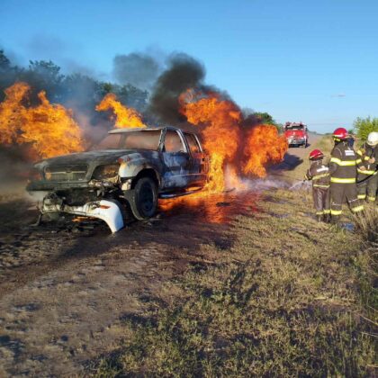 <span style='color:#f000000;font-size:14px;'>LOCALES</span><br>Incendio de un vehículo entre Suipacha y Gorostiaga