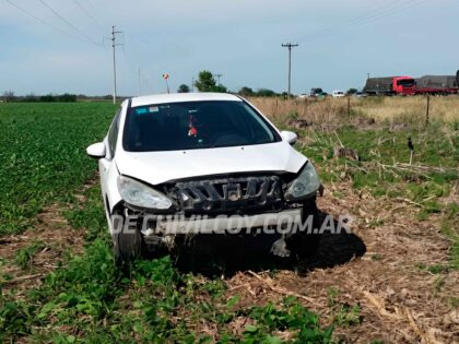 <span style='color:#f000000;font-size:14px;'>POLICIALES</span><br>Despiste y vuelco en Ruta 5: Una médica sufrió lesiones tras perder el control de su vehículo