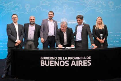 <span style='color:#f000000;font-size:14px;'>LOCALES</span><br>Britos y Kicillof acuerdan la compra de una topadora para uso en el manejo de residuos