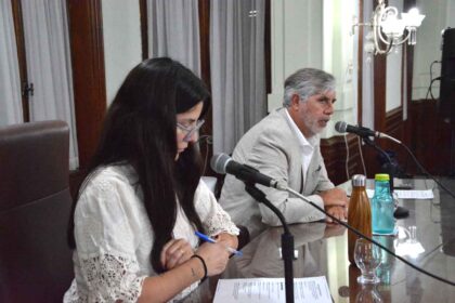 <span style='color:#f000000;font-size:14px;'>POLÍTICA</span><br>Debate en el Concejo: controversias y dudas sobre la creación de una radio municipal y las inquietudes por su funcionalidad