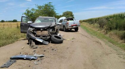 <span style='color:#f000000;font-size:14px;'>LOCALES</span><br>Violento choque frontal entre dos camionetas en el camino a Biaus