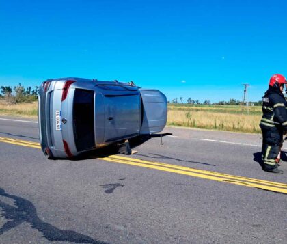 <span style='color:#f000000;font-size:14px;'>REGIONALES</span><br>Choque y vuelco en la Ruta 5, entre 9 de Julio y Bragado