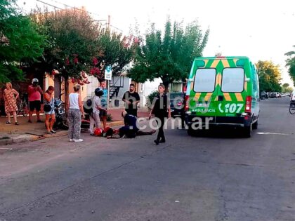 <span style='color:#f000000;font-size:14px;'>POLICIALES</span><br>Violenta colisión entre dos motos en Alvear y Castelli, dos heridos trasladados al Hospital