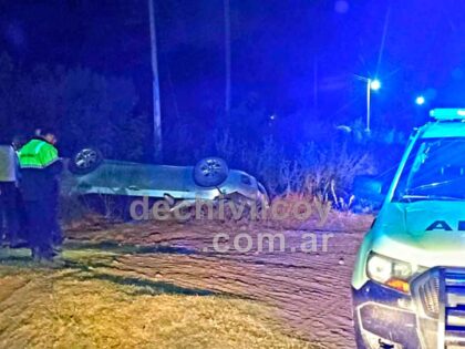 <span style='color:#f000000;font-size:14px;'>POLICIALES</span><br>Accidente en Avenida de la Tradición: un automóvil volcó en la madrugada del domingo