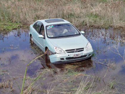 <span style='color:#f000000;font-size:14px;'>POLICIALES</span><br>Familia de Trenque Lauquen ilesa tras despiste en la Ruta 5 item-thumbnail