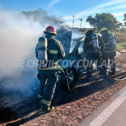 <span style='color:#f000000;font-size:14px;'>LLAMADO A BOMBEROS</span><br>Doble alarma por incendios vehiculares en: un auto y una camioneta afectados item-thumbnail