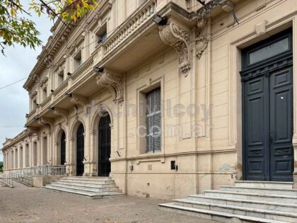 <span style='color:#f000000;font-size:14px;'>LOCALES</span><br>La adhesión al paro nacional en Chivilcoy se dio en bancos y escuelas item-thumbnail