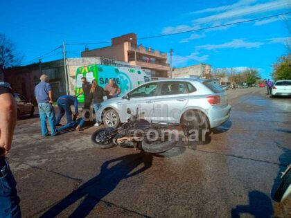 <span style='color:#f000000;font-size:14px;'>LOCALES</span><br>Violenta colisión entre un automóvil y una moto item-thumbnail
