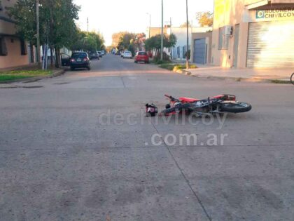 <span style='color:#f000000;font-size:14px;'>SINIESTRO VIAL</span><br>Colisión entre una moto y un auto deja un herido con traumatismos leves item-thumbnail