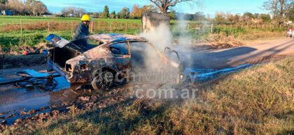 <span style='color:#f000000;font-size:14px;'>BOMBEROS</span><br>Pérdidas totales por incendio de un automóvil item-thumbnail