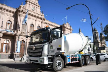<span style='color:#f000000;font-size:14px;'>FUERTE INVERSIÓN</span><br>Presentaron un nuevo camión trompo hormigonero para el área de Pavimento que costó 226 millones de pesos item-thumbnail