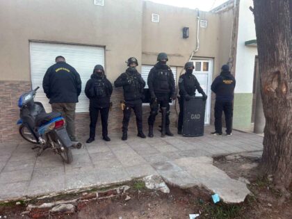 <span style='color:#f000000;font-size:14px;'>POLICIALES</span><br>Desmantelan puntos de venta de drogas en Chivilcoy: Tres detenidos con antecedentes por «Tenencia con Fines de Comercialización» item-thumbnail