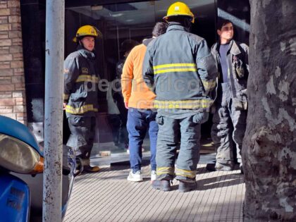 <span style='color:#f000000;font-size:14px;'>ACTUALIDAD</span><br>Rescatan a un adulto mayor imposibilitado de moverse en su departamento de la Avenida Soárez item-thumbnail