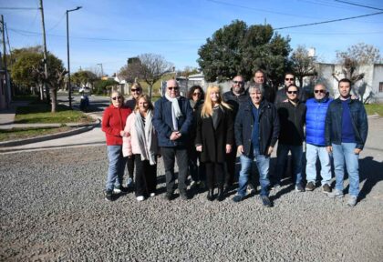 <span style='color:#f000000;font-size:14px;'>OBRAS</span><br>Britos inaugura 14 nuevas cuadras de cordón cuneta con fondos exclusivamente chivilcoyanos item-thumbnail