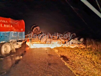 <span style='color:#f000000;font-size:14px;'>RUTA 30</span><br>Volcó un acoplado cargado con harina en cercanías de Martija item-thumbnail