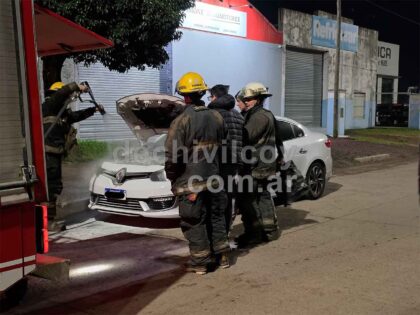 <span style='color:#f000000;font-size:14px;'>SINIESTRO VIAL</span><br>Bomberos sofocan incendio en un Renault Fluence en Avenida Ortiz y Krausse item-thumbnail