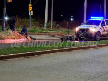 <span style='color:#f000000;font-size:14px;'>POLICIALES</span><br>Siniestro vial bajo investigación: colisión entre móvil policial y moto deja dos lesionados item-thumbnail