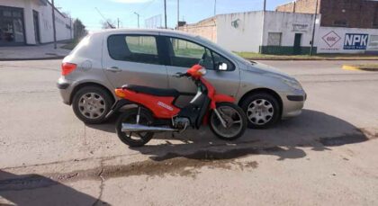 <span style='color:#f000000;font-size:14px;'>SINIESTRO VIAL</span><br>Un auto y una moto colisionaron en Avenida de Tomaso item-thumbnail