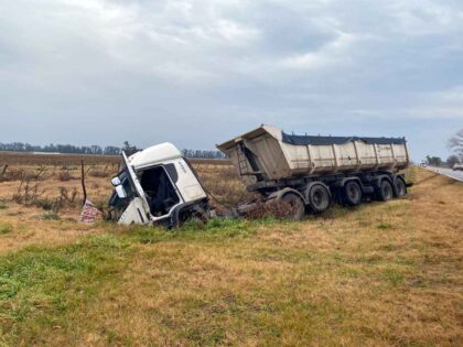 <span style='color:#f000000;font-size:14px;'>ACTUALIDAD</span><br>Siniestro vial en la Ruta 5: Un camión se despista cerca de Chivilcoy item-thumbnail
